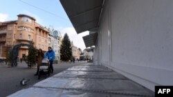 Sama obnova očito još neko vrijeme neće krenuti i sumnjam u ovo što je rečeno da bi Fond za obnovu tako brzo profunkcionirao - kaže nezavisni zastupnik Renato Petek (na fotografiji: ulice Zagreba, studeni 2020.)