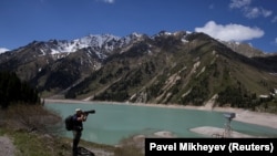Вид на Большое Алматинское озеро в Иле-Алатауском национальном парке.