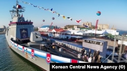 Эсминец типа «Чхве Хен» на верфи в Нампхо, архив