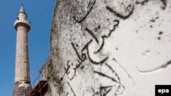 Rekonstrukcija Hadum džamije u Đakovici, jedan od najstarijih spomenika na Kosovu koji svedoči o sakralnoj arhitekturi osmanskog perioda, nakon što je delomično uništena tokom rata na Kosovu 1998-1999. godine (2. april 2009.)