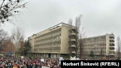 Протест на универзитетските наставници и истражувачи наречен „4000 наставници, 4000 чекори“ во Нови Сад, Србија.