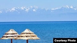 Высокогорное озеро Иссык-Куль.