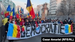 Pe 12 ianuarie, zeci de mii de susținători ai Alianței pentru Unirea Românilor au cerut reluarea turului doi al alegerilor prezidențiale și demisia președintelui Klaus Iohannis. 