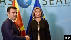 Мандаторот Зоран Заев се сретна со шефицата на европската дипломатија Федерика Могерини во Брисел, 24 мај, 2017.
