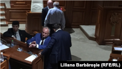 Президент Республики Молдова Игорь Додон на экстренном заседании парламента, созванном социалистами и блоком ACUM, 8 июня 2019 года