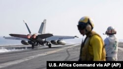 Fotografija koju je objavila Komanda SAD za Afriku. Vojska SAD izvodi koordinisane vazdušne napade protiv pripadnika "Islamske države" u Somaliji, 1. februar 2025.