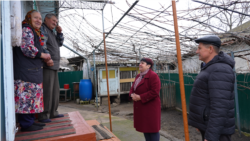 Un cuplu de lucrători sociali, singurul sprijin pentru bătrânii satului: „Toți sunt ai noștri”