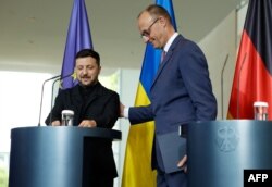 Cancelarul german Friedrich Merz și președintele ucrainean Volodimir Zelenski, într-o conferință de presă comună la Berlin. 28 mai 2025
