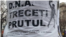 Poster lipit pe un stâlp din Chişinău. Martie 2015