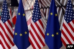 Флаги перед саммитом ЕС – США в штаб-квартире Европейского Союза. Брюссель, 15 июня 2021 года