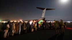 Shtohen dhe përshpejtohen evakuimet nga aeroporti i Kabulit