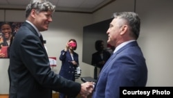 Član Predsjedništva BiH Željko Komšić (desno) i zamjenik državnog sekretara SAD-a Christopher Landau, Dayton, 23. maja 2025.