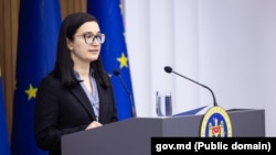 Viceprim-ministra pentru Integrare Europeană, Cristina Gherasimov, în cadrul unei conferințe de presă la Guvern, unde a vorbit despre lansarea evaluării legislației naționale – primul pas tehnic în procesul de aderare a R. Moldova la UE.