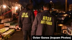 Imagine generică cu doi inspector antifraudă în timpul unei acțiuni de control.