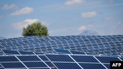 Panele solare. Fotografi ilustruese nga arkivi. 