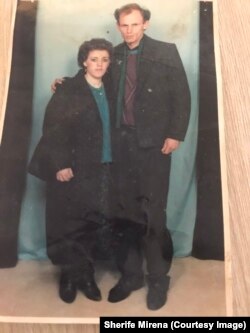 Sherifja së bashku me bashkëshortin e saj, Nazifin, i cili u vra nga forcat serbe më 1999.