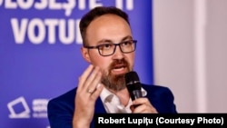 Ziaristul Robert Lupițu este de părere că România trebuie să facă cât mai repede demersuri să ajungă la masa negocierilor.