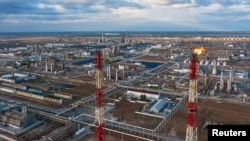 Нефтеперерабатывающий завод в Волгограде