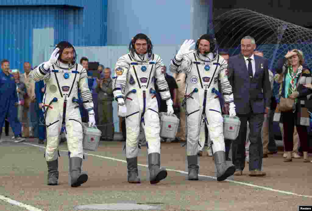 Казахстанский космонавт Айдын Аимбетов отправился на МКС&nbsp;2 сентября 2015 года с космодрома Байконур&nbsp;в составе экипажа космического корабля &laquo;Союз ТМА-18М&raquo;. Вместе с ним в космос отправились российский космонавт Сергей Волков и астронавт Андреас Могенсен.