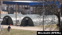 Šatori na graničnom prijelazu Vardište nadomak Višegrada, na istočnoj granici Bosne i Hercegovine sa Srbijom