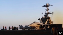 Lansiranje aviona sa američkog nosača USS Harry S. Truman u Crvenom moru prije zračnih napada u Sani, Jemen, 15. marta.