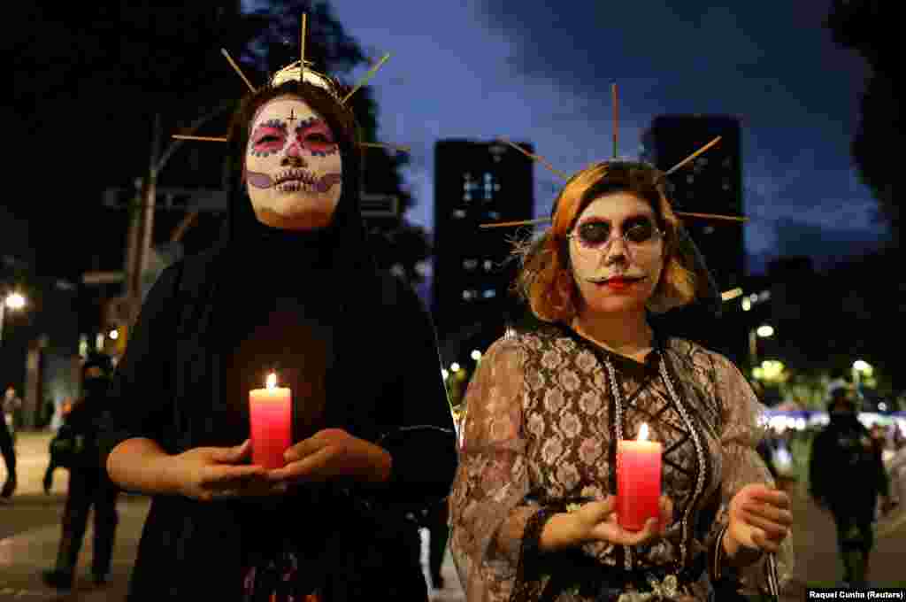 A Catrináknak beöltözött nők azért vonultak idén újra halottak napján, hogy felhívják a hatóságok figyelmét: megelőzésre és a bűncselekmények feltárására van szükség