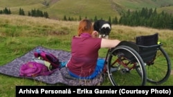 Erika Garnier - o tânără cu dizabilități locomotorii, Maria Mortoiu - cu deficiențe de auz, și Mariana Petcu - cu dizabilități de vedere - sunt adevărate exemple de putere și curaj. 