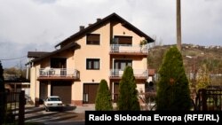 Jedna od lokacija na kojoj se vrše pretresi i hapšenja u vezi sa ubistvom policajaca, Istočno Sarajevo (4. novembar 2021.)