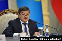 Акылбек Жапаров.