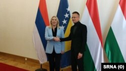 Željka Cvijanović, članica Predsjedništva BiH i Peter Sijarto, ministar spoljnih poslova Mađarske, uoči sastanka u Budimpešti, 9. april 2025.