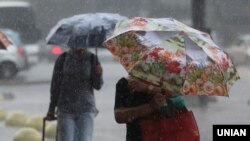 Вдень 8 серпня Київ накрила гроза