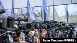 Novinari prate događaj u vladi Kosova, Proština, 11. februar 2022.