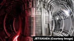 Unutrašnjost JET-a, gdje je eksperiment proizveo 59 megadžula toplote, nadmašivši rekord iz 1997. od 21,7 megadžula.