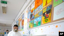 Școală în curs de a fi dezinfectată la București, mai 2020.