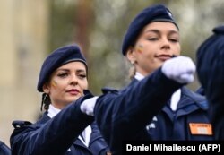 A román rendőr-akadémia diákjai 2023 decemberében