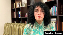 نرگس محمدی، فعال مدنی، اواخر دی‌ماه از بند امنیتی زندان اوین به زندان قرچک ورامین منتقل شد.