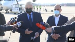 Министерот за здравство Венко Филипче и амбасадорот на Руската Федерација во земјава Сергеј Баздникин. 