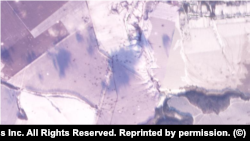 Cratere rezultate în urma bombardamentelor intense sunt vizibile într-o imagine din satelit a localității Berdin, regiunea Kursk, luată la 5 ianuarie.