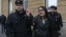 Задержание Елены Григорьевой полицией во время одной из акций протеста. С.-Петербург, 17 апреля 2019 года