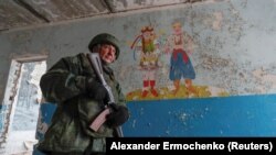 თვითგამოცხადებული "ლუგანსკის სახალხო რესპუბლიკის" ჯარისკაცი