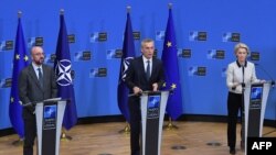 U današnjoj Evropi, dve političke organizacije koje dominiraju kontinentom - EU i NATO - liče na Poljsko-litvanski savez (na fotografiji predsednik Evropskog saveta Šarl Mišel, generalni sekretar NATO-a Jens Stoltenberg i predsednica Evropske komisije Ursula fon der Lajen, Brisel, februar 2022.)