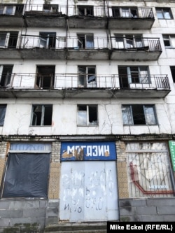 Now all but devoid of inhabitants, Tryokhizbenka is near the line of contact separating Ukrainian government-controlled territory from that held by Russia-backed separatists. On February 22, a barrage of Grad rockets hit close to this apartment block, which has an abandoned grocery store in the front.
