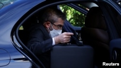 Glavni iranski pregovarač Ali Bageri Kani prilikom dolaska u bečku Palatu Koburg, 8. februara, gde se održavaju nuklearni pregovori sa Iranom iza zatvorenih vrata.