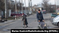 Мал пазар никна на административниот граничен контролен пункт во Станица Луханска.