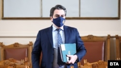 Асен Василев защити отказа на правителството за затваряне на въглищните централи с гарантирането на енергийната независимост на страната