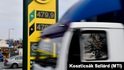 A Mobil Hofherr Albert utcai üzemanyagtöltő állomása Budapesten 2021. november 15-én (Képünk illusztráció)