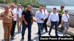 Борисов по време на инспекцията на язовир "Александър Стамболийски"