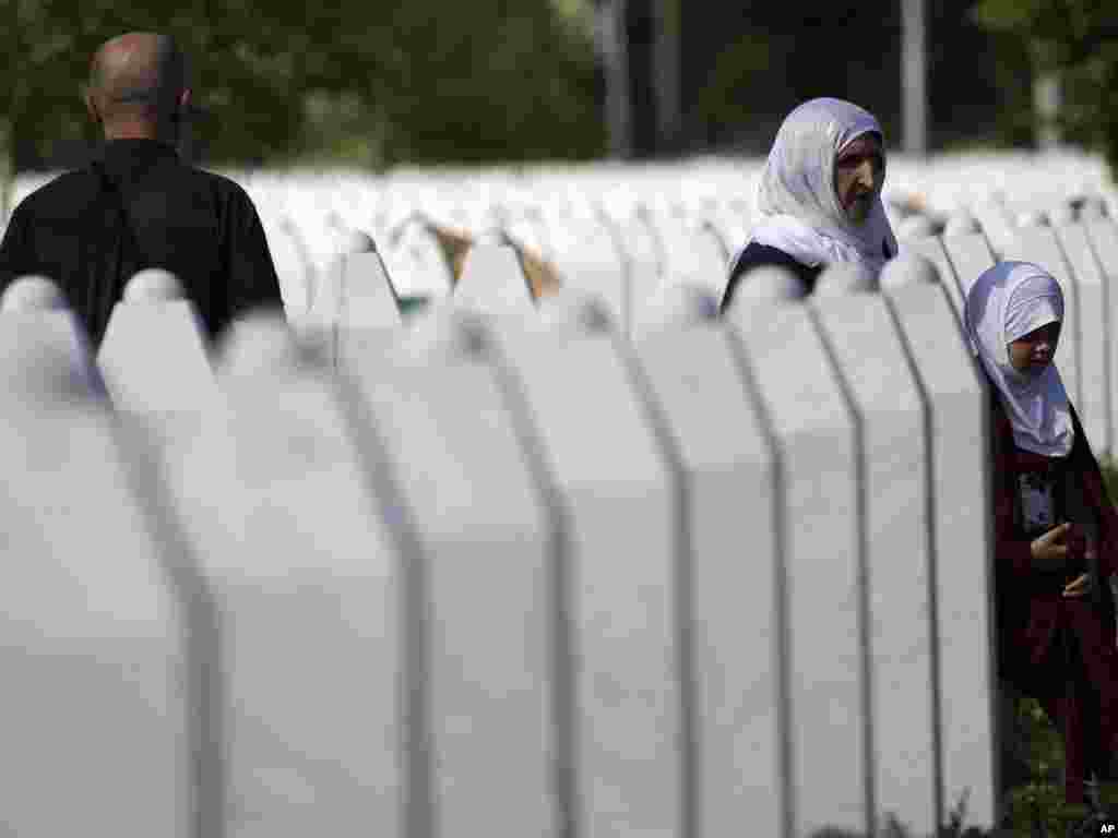 Memorijalni centar Potočari tri dana uoči ukopa 11. jula 201