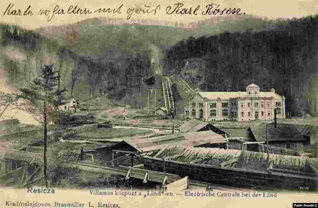 La Uzinele Reșița erau asamblate liniile de cale ferată pe care treceau unele dintre cele mai moderne locomotive și vagoane ale vremii. CFR achiziționase locomotive și vagoane din Germania și chiar și din SUA