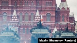 Ruska oklopna vozila "Typhoon" na vojnoj paradi u Moskvi, 9. maj